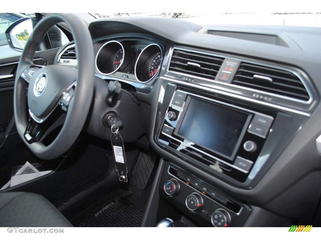 2018 Volkswagen Tiguan S Controls Photo #139823982