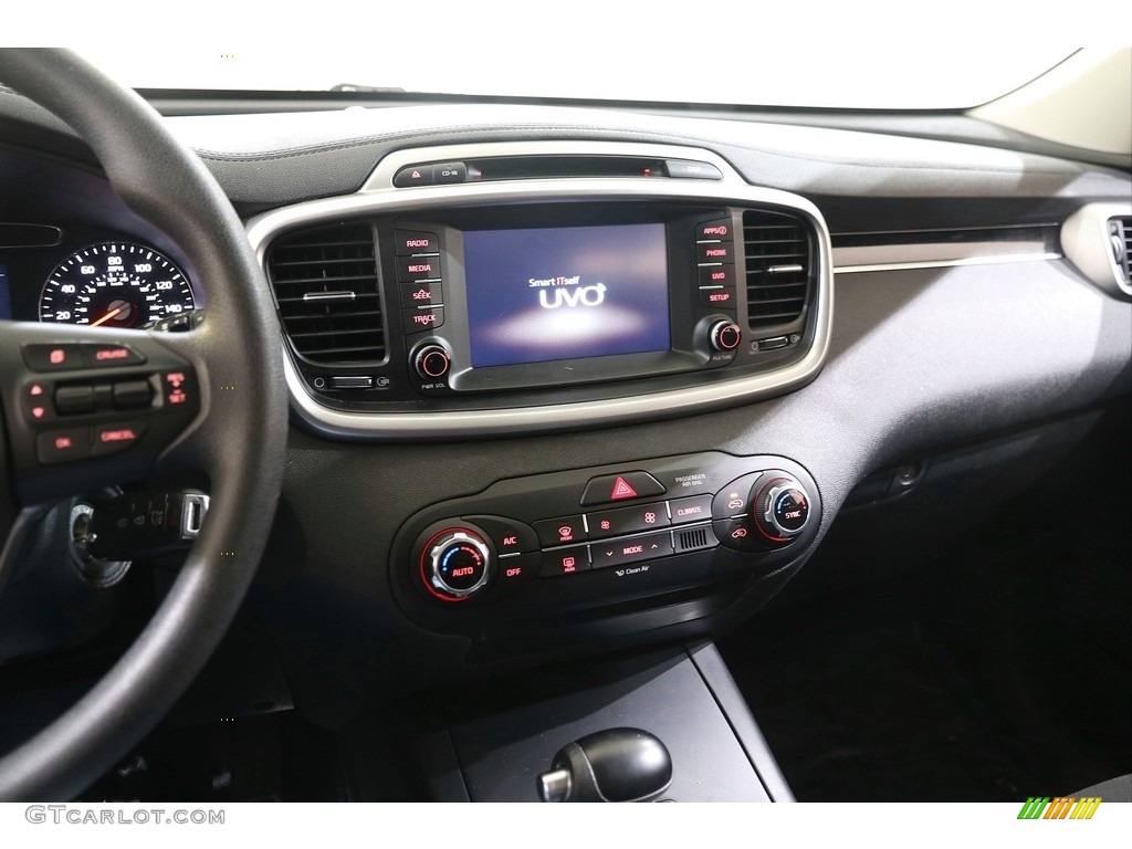 2018 Kia Sorento L Controls Photo #139824051