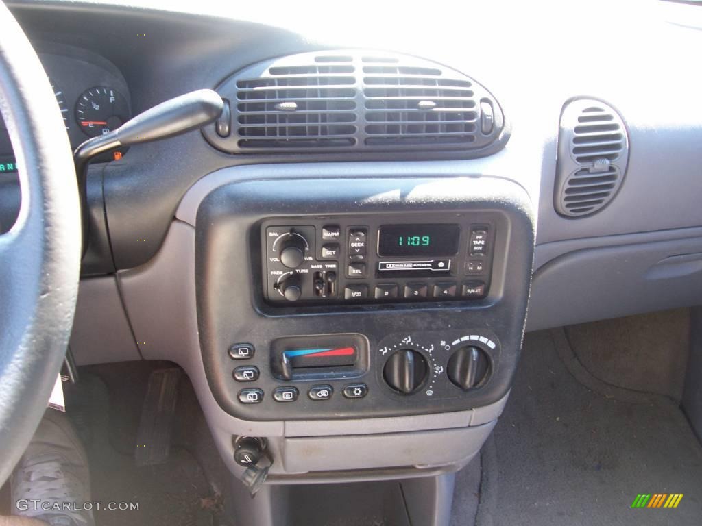 1997 Grand Voyager SE - Bright White / Gray photo #4