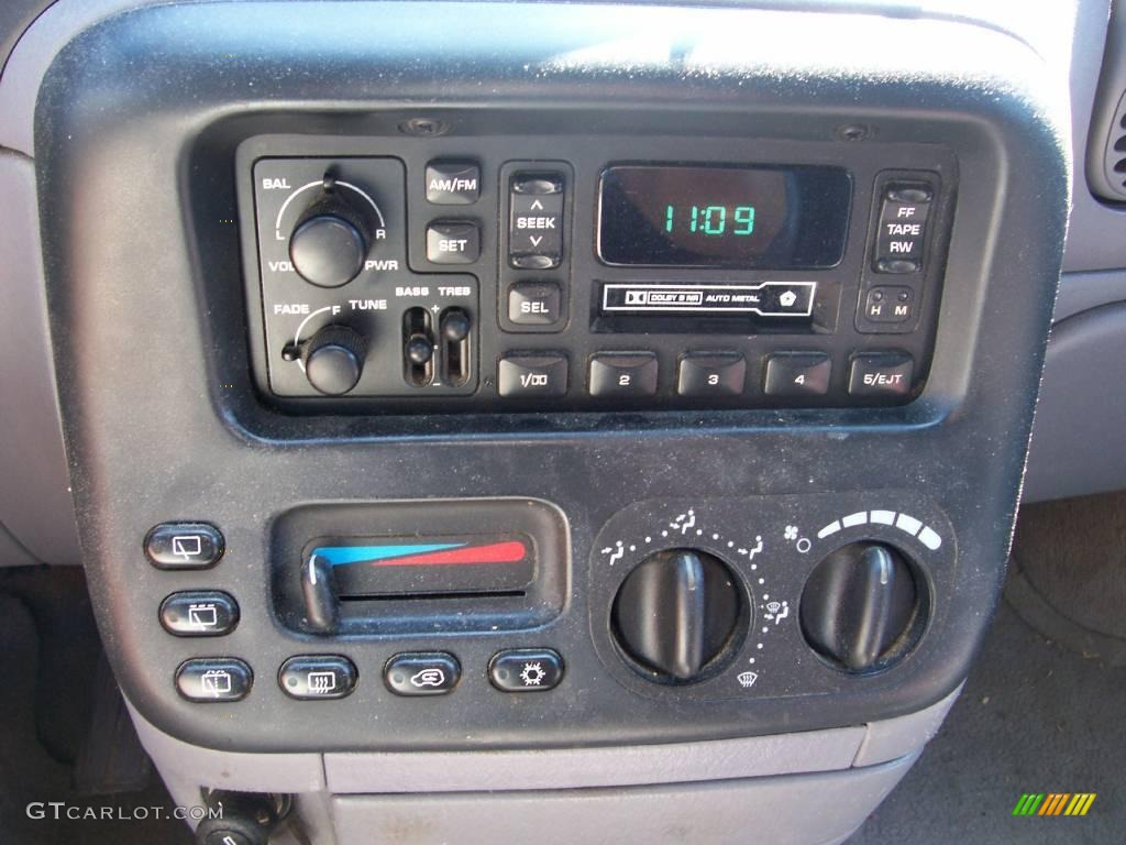 1997 Grand Voyager SE - Bright White / Gray photo #5