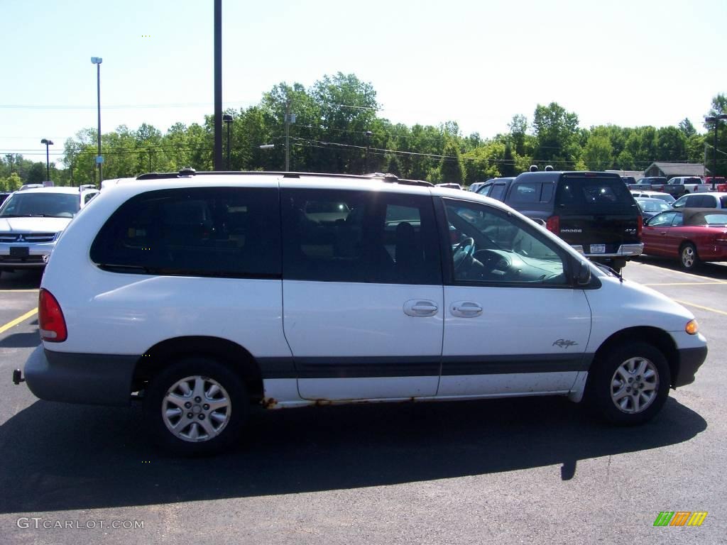 1997 Grand Voyager SE - Bright White / Gray photo #11