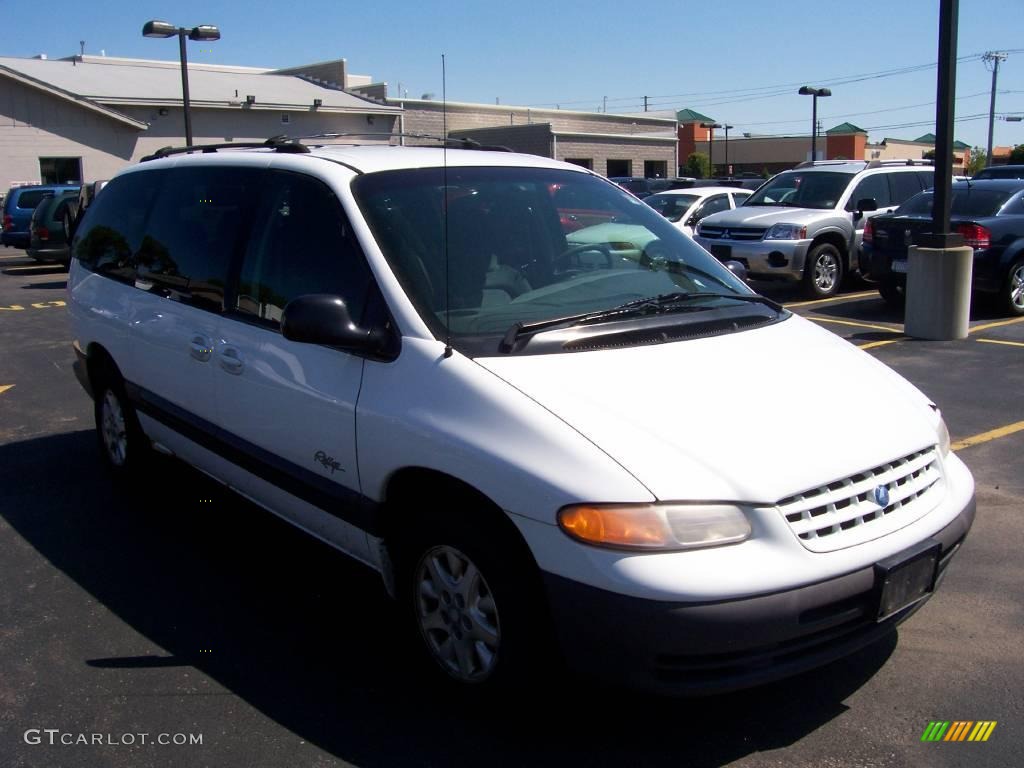 1997 Grand Voyager SE - Bright White / Gray photo #12