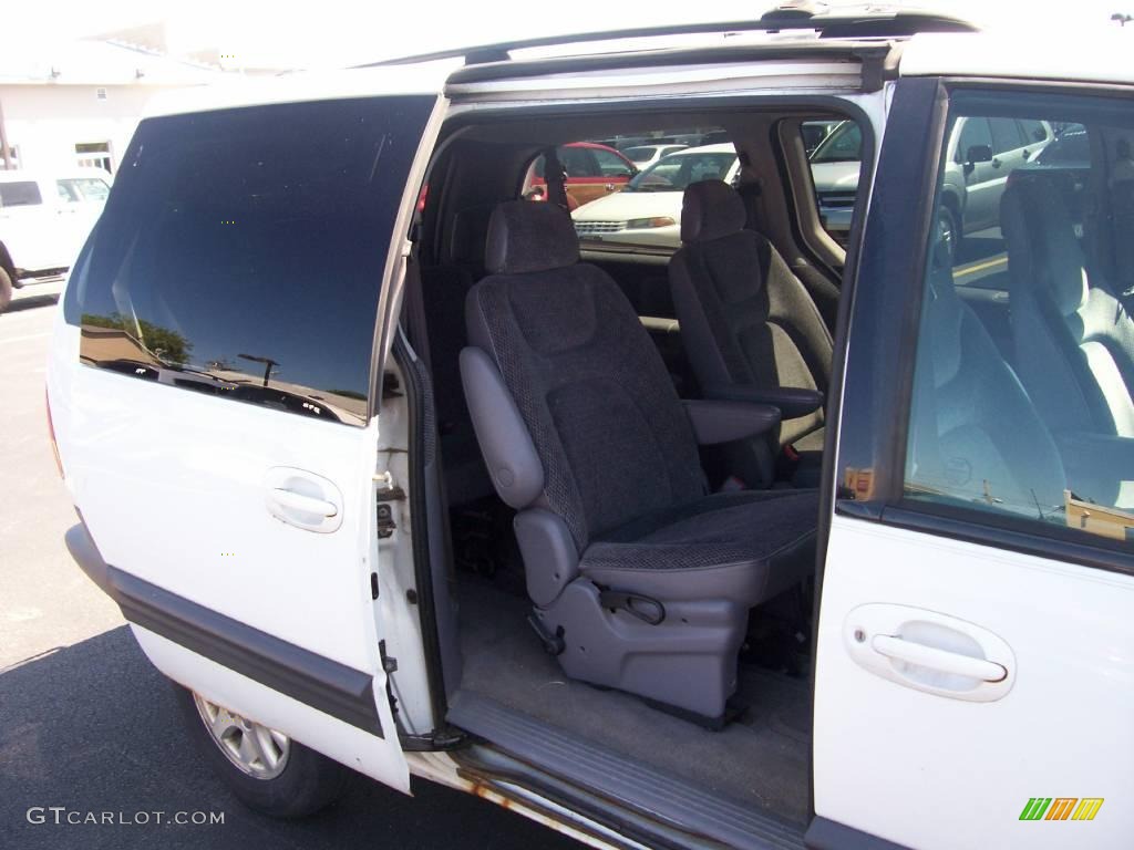 1997 Grand Voyager SE - Bright White / Gray photo #19