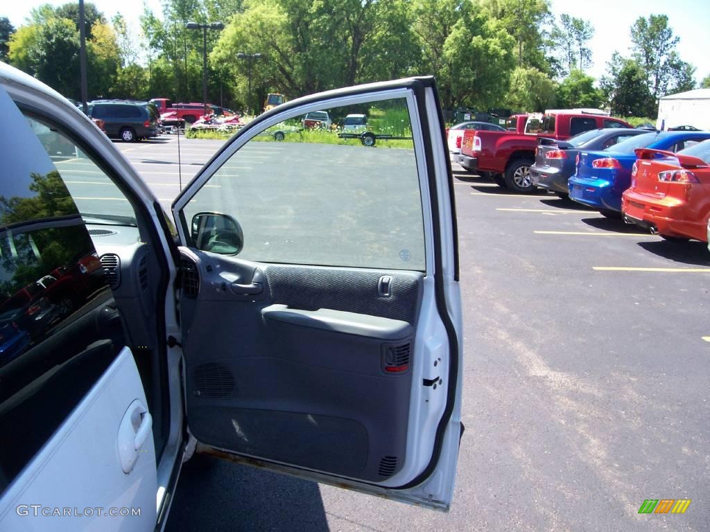 1997 Grand Voyager SE - Bright White / Gray photo #20