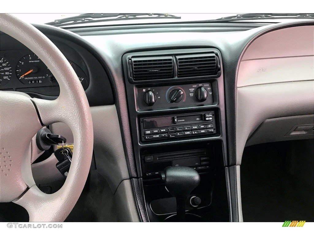1998 Ford Mustang V6 Coupe Controls Photos