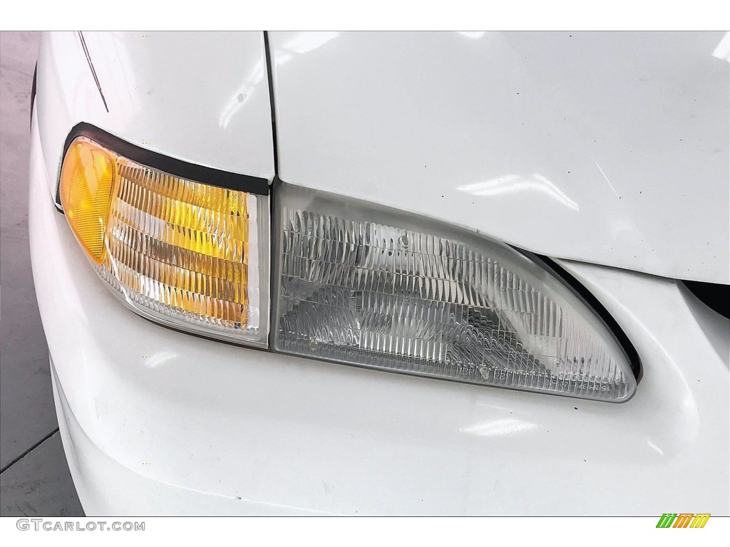1998 Mustang V6 Coupe - Ultra White / Medium Graphite photo #26