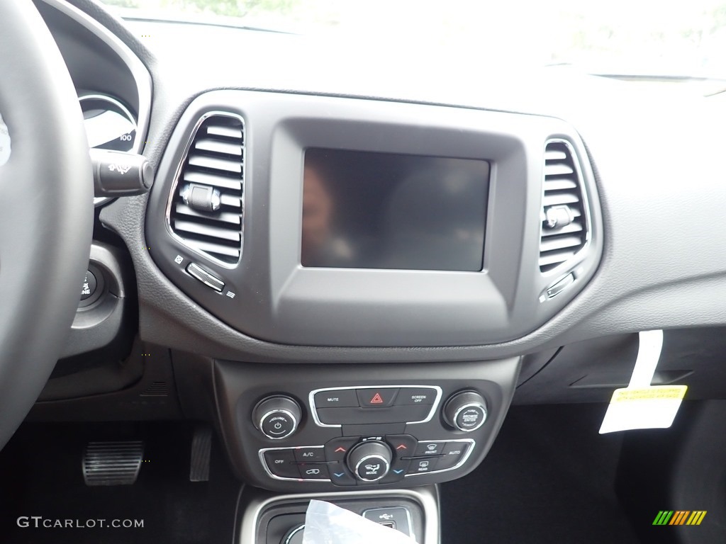 2021 Jeep Compass Latitude 4x4 Controls Photo #139849037