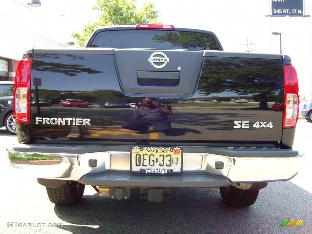 2007 Frontier SE Crew Cab 4x4 - Super Black / Steel photo #6