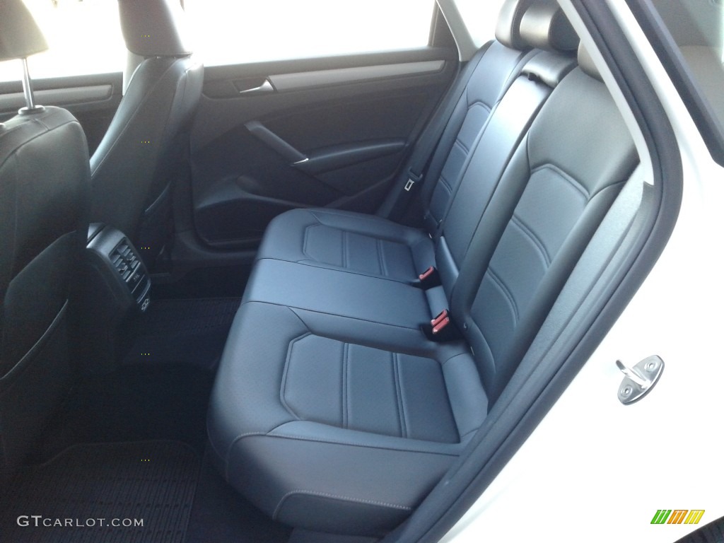 Titan Black Interior 2020 Volkswagen Passat SE Photo #139854409