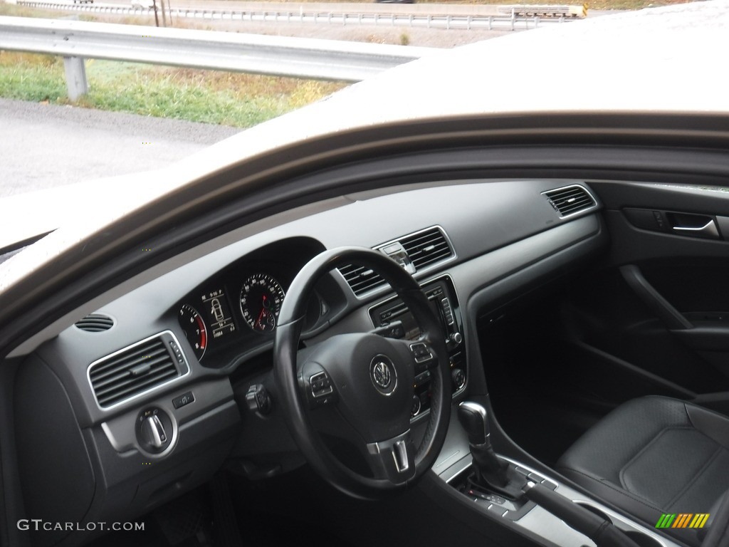 2015 Passat SE Sedan - Titanium Beige / Titan Black photo #15