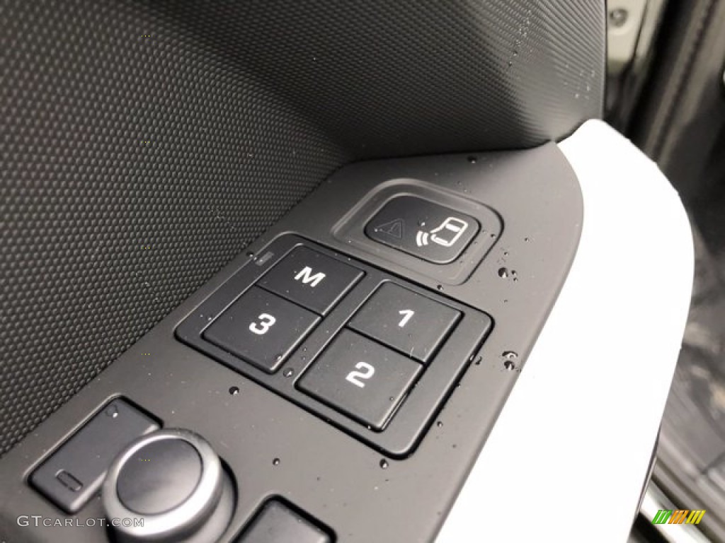 2020 Land Rover Defender 110 SE Controls Photo #139862078