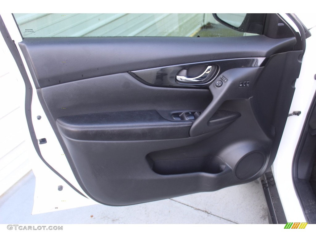 2017 Nissan Rogue SL Charcoal Door Panel Photo #139864406