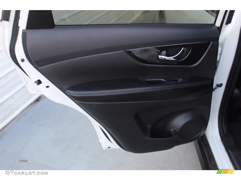 2017 Nissan Rogue SL Charcoal Door Panel Photo #139864436