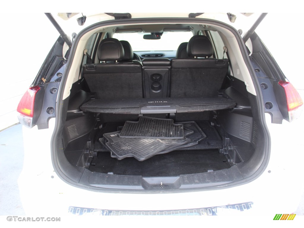 2017 Nissan Rogue SL Trunk Photos