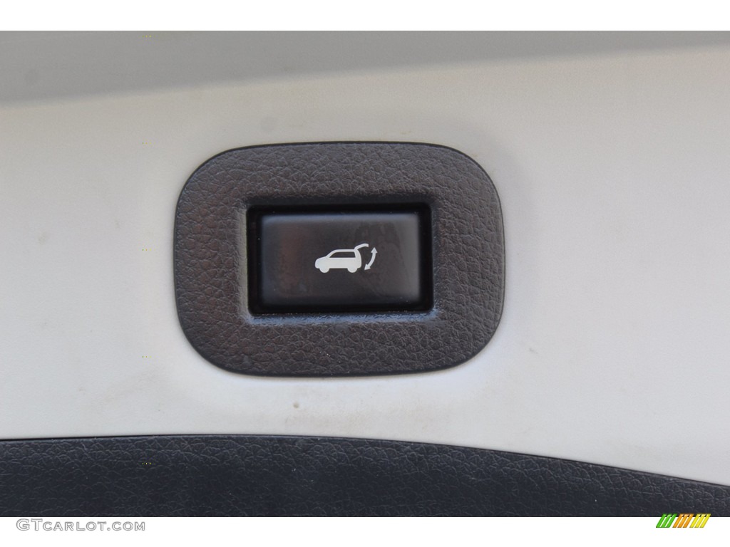 2017 Rogue SL - Pearl White / Charcoal photo #29