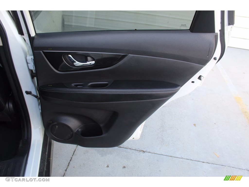 2017 Nissan Rogue SL Charcoal Door Panel Photo #139864454