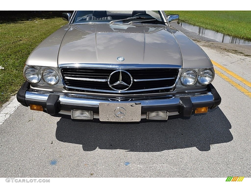 Smoke Silver Metallic 1986 Mercedes-Benz SL Class 560 SL Roadster Exterior Photo #139865125