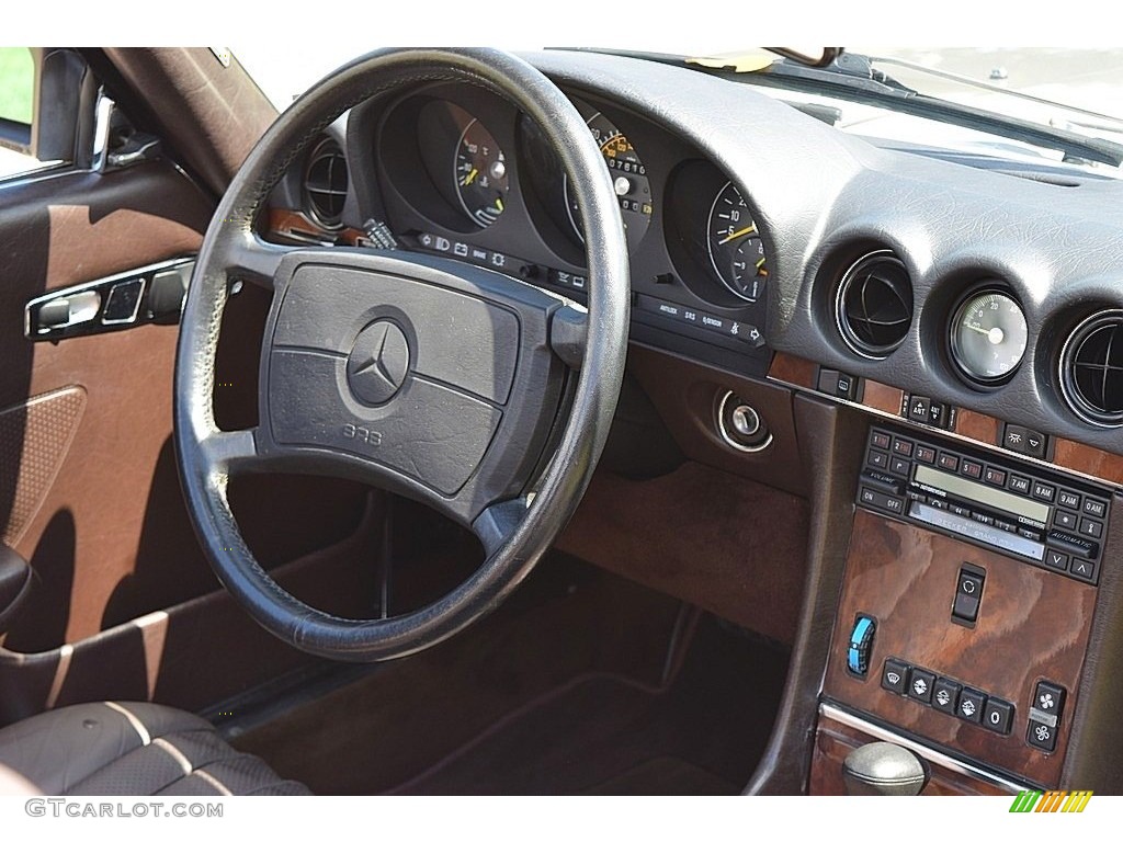 1986 Mercedes-Benz SL Class 560 SL Roadster Dark Brown Dashboard Photo #139865587