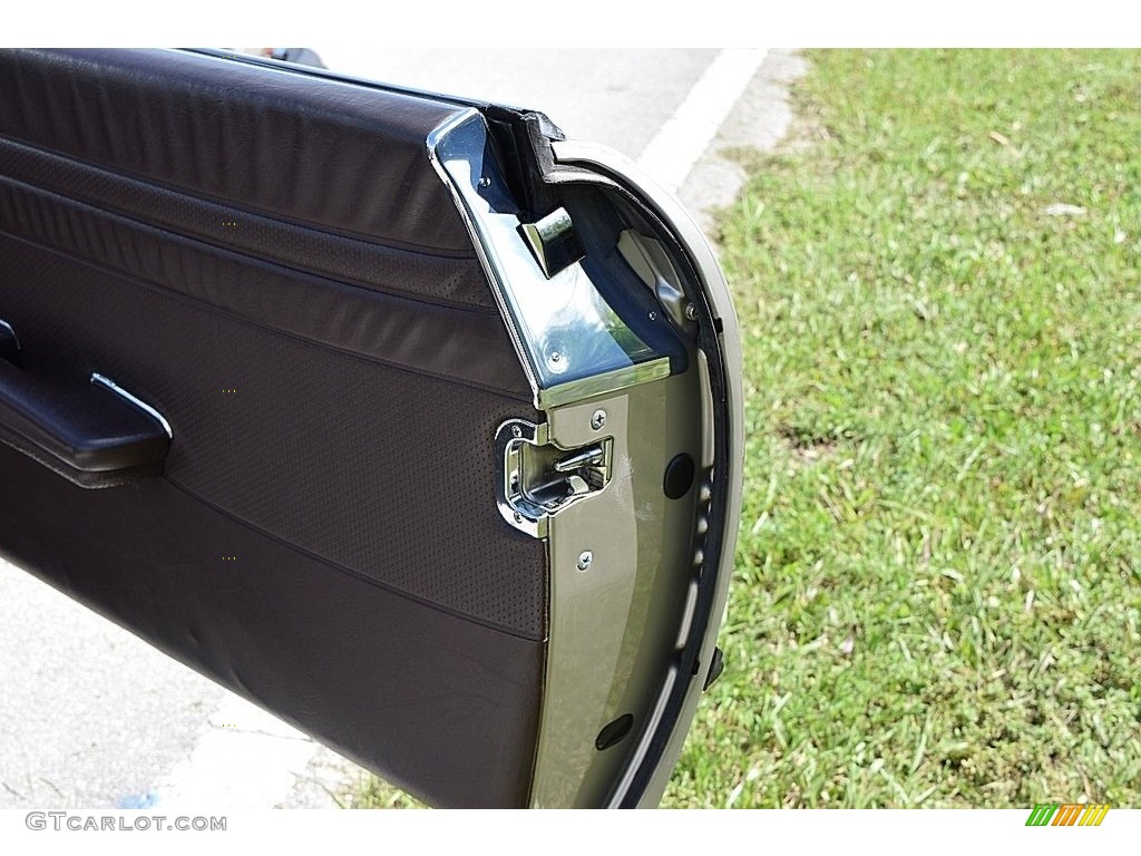 1986 Mercedes-Benz SL Class 560 SL Roadster Dark Brown Door Panel Photo #139865872