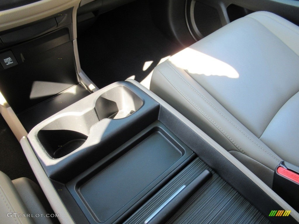 2019 Odyssey EX-L - Forest Mist Metallic / Gray photo #19