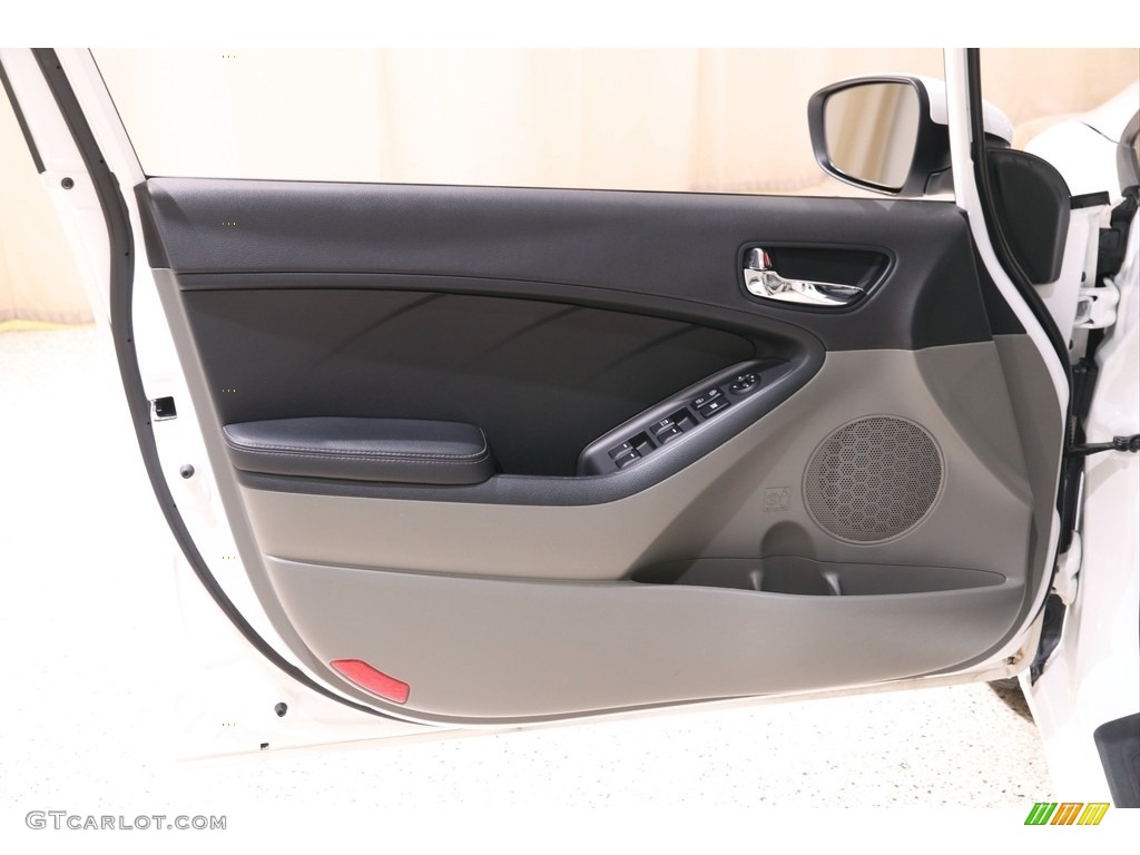 2016 Kia Forte LX Sedan Gray Two-Tone Door Panel Photo #139869424
