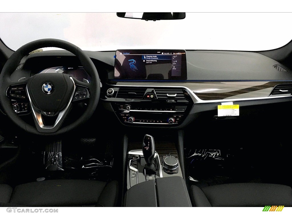 2021 BMW 5 Series 530e Sedan Black Dashboard Photo #139874623