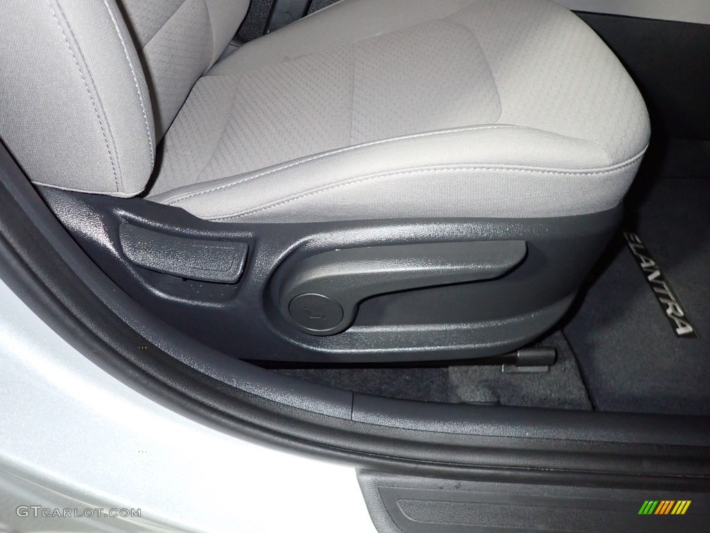 2019 Elantra Value Edition - Symphony Silver / Gray photo #25