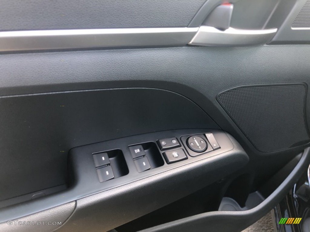 2020 Elantra SE - Phantom Black / Black photo #8