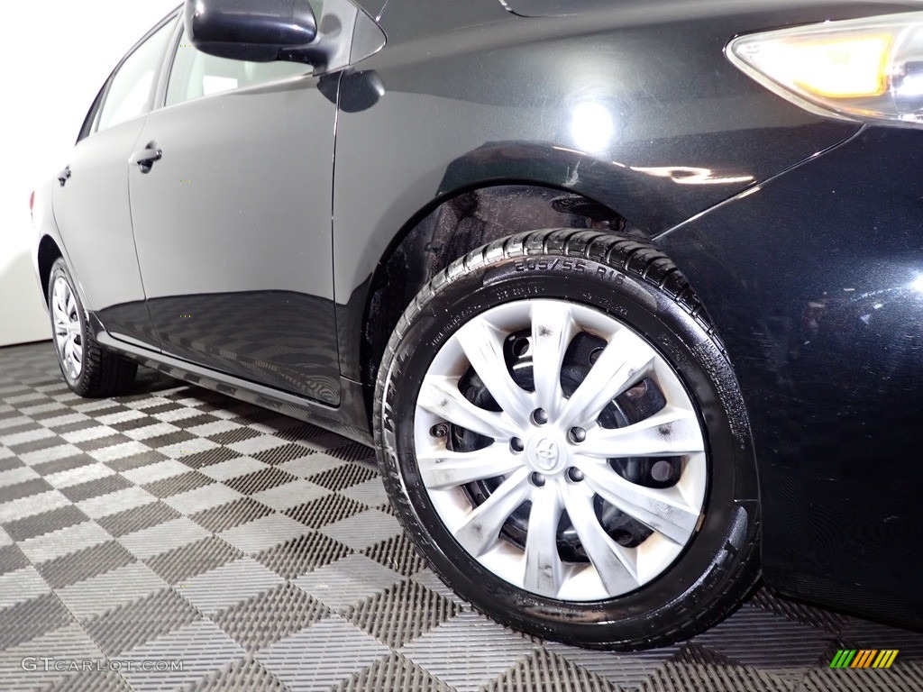 2013 Corolla LE - Black Currant Metallic / Ash photo #3