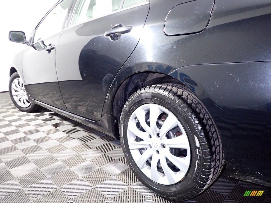 2013 Corolla LE - Black Currant Metallic / Ash photo #10