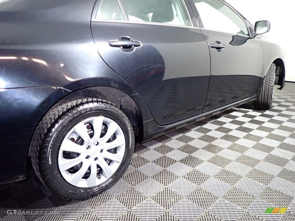 2013 Corolla LE - Black Currant Metallic / Ash photo #15