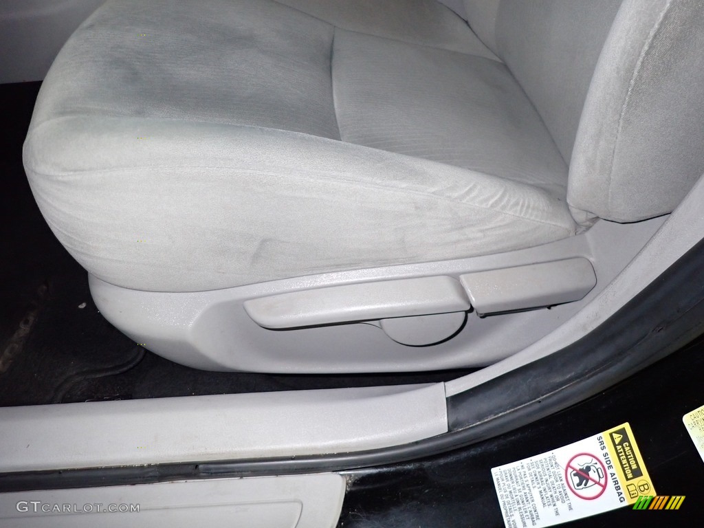 2013 Corolla LE - Black Currant Metallic / Ash photo #17