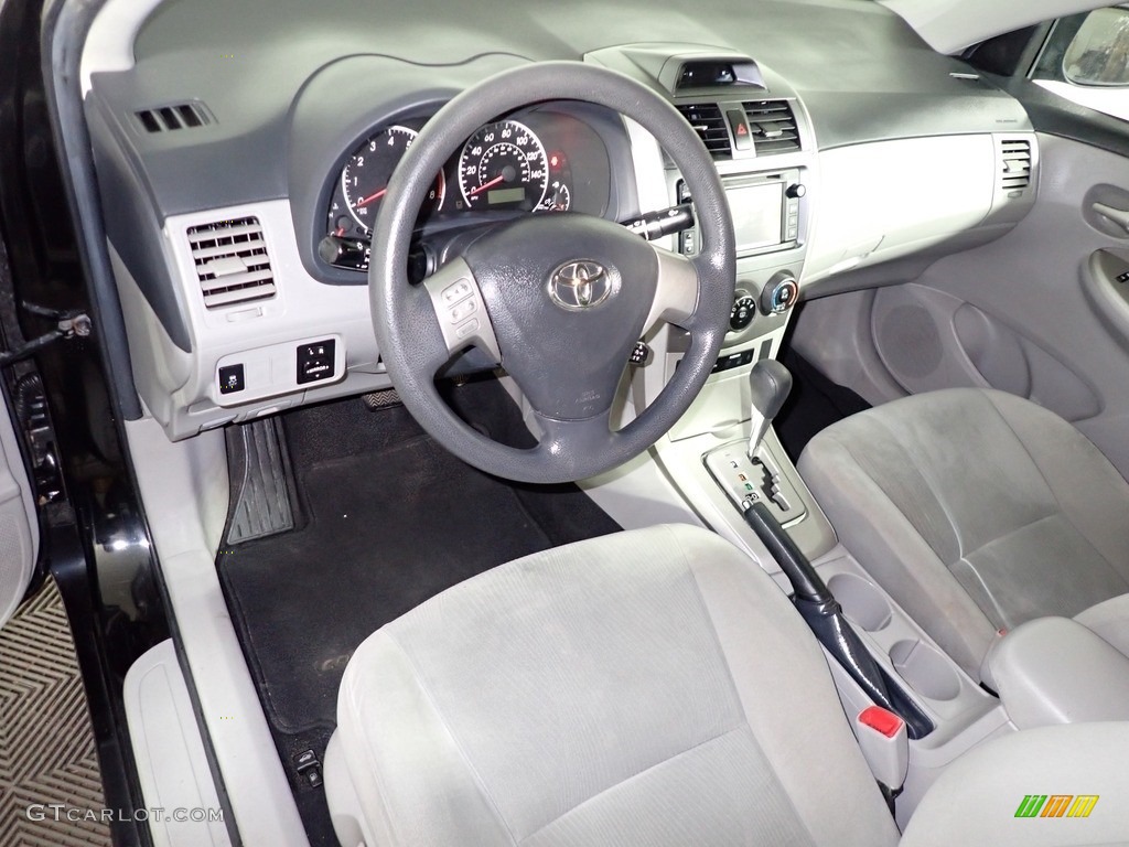 2013 Corolla LE - Black Currant Metallic / Ash photo #18