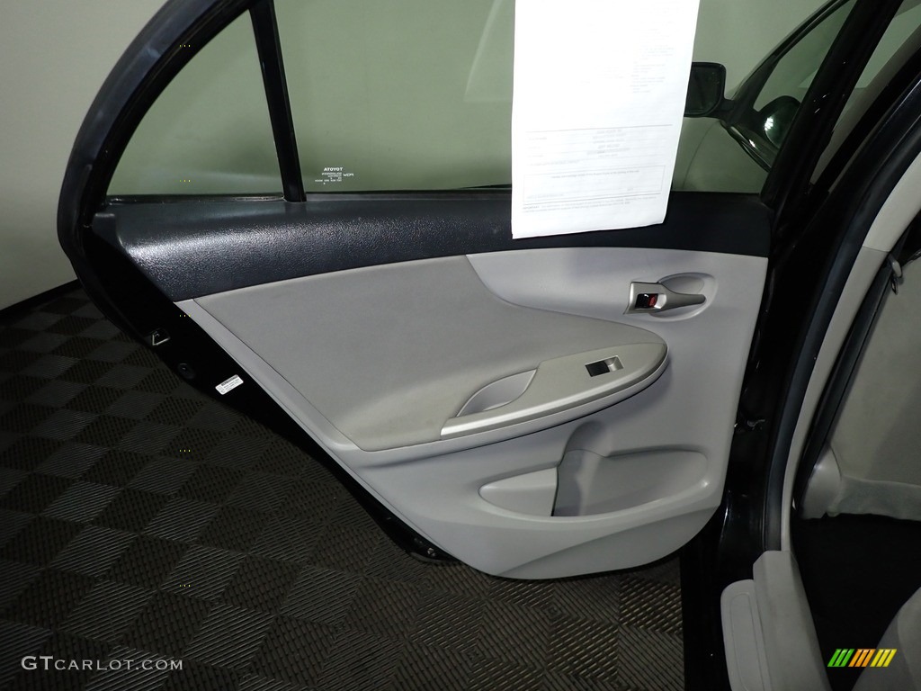 2013 Corolla LE - Black Currant Metallic / Ash photo #20