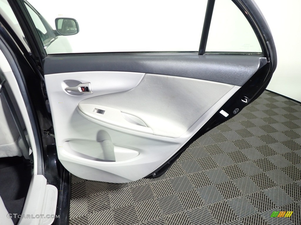 2013 Corolla LE - Black Currant Metallic / Ash photo #22