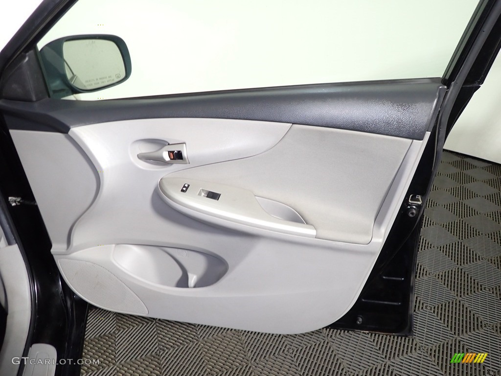 2013 Corolla LE - Black Currant Metallic / Ash photo #24