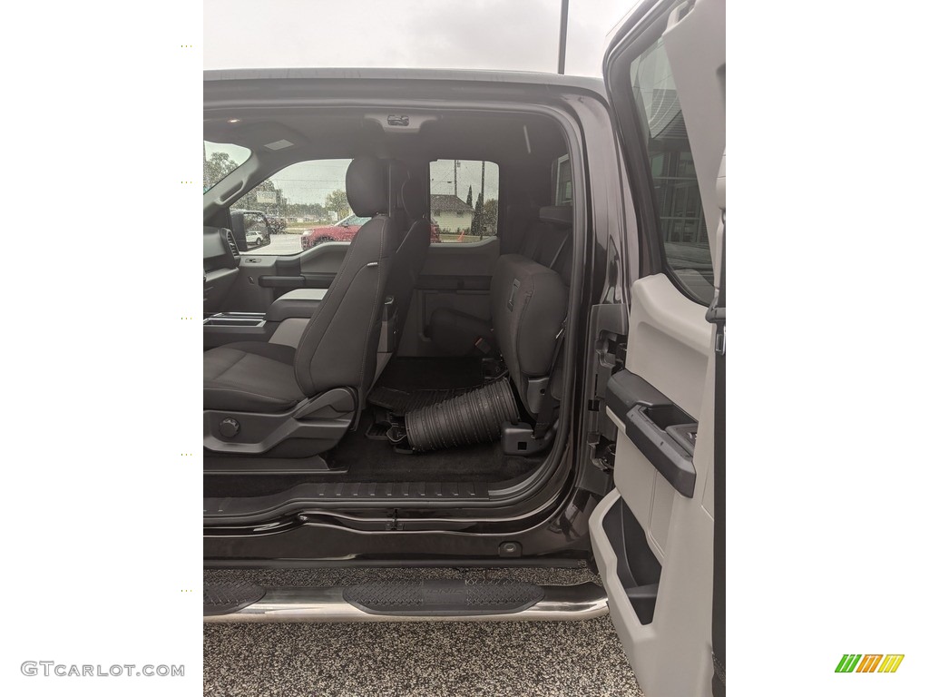 2018 F150 XL SuperCab 4x4 - Magma Red / Earth Gray photo #13