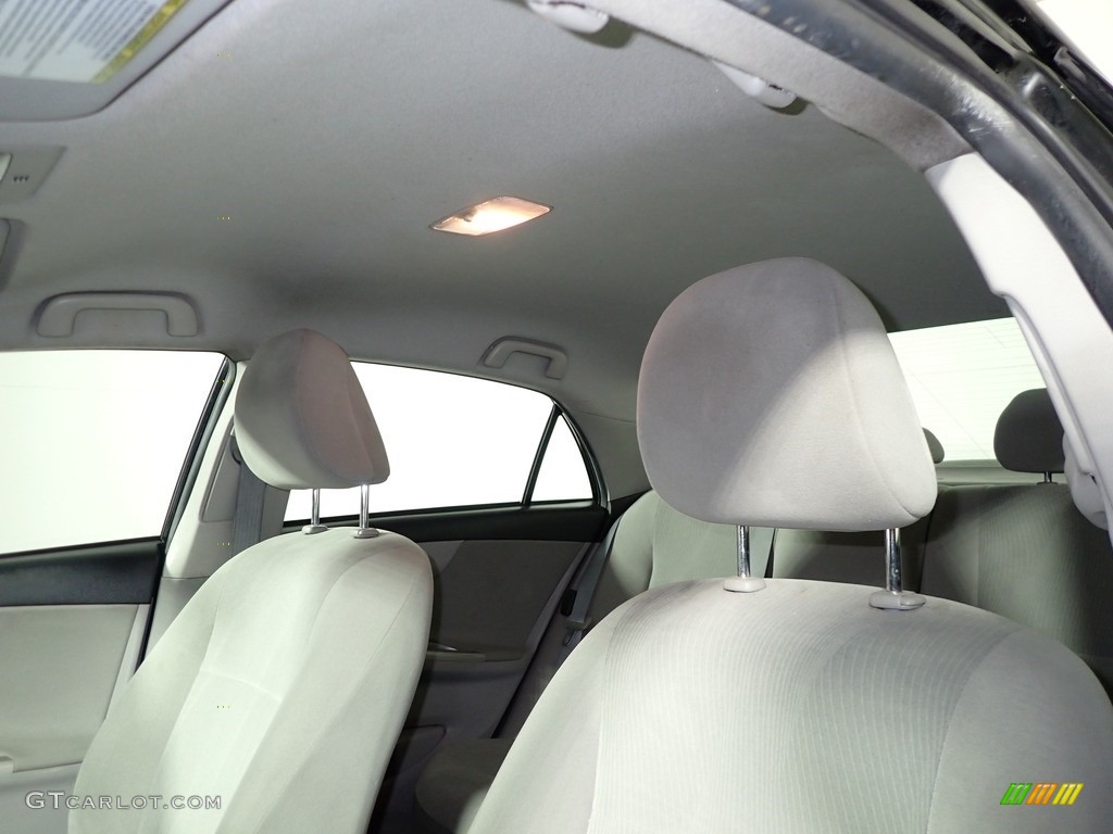 2013 Corolla LE - Black Currant Metallic / Ash photo #31