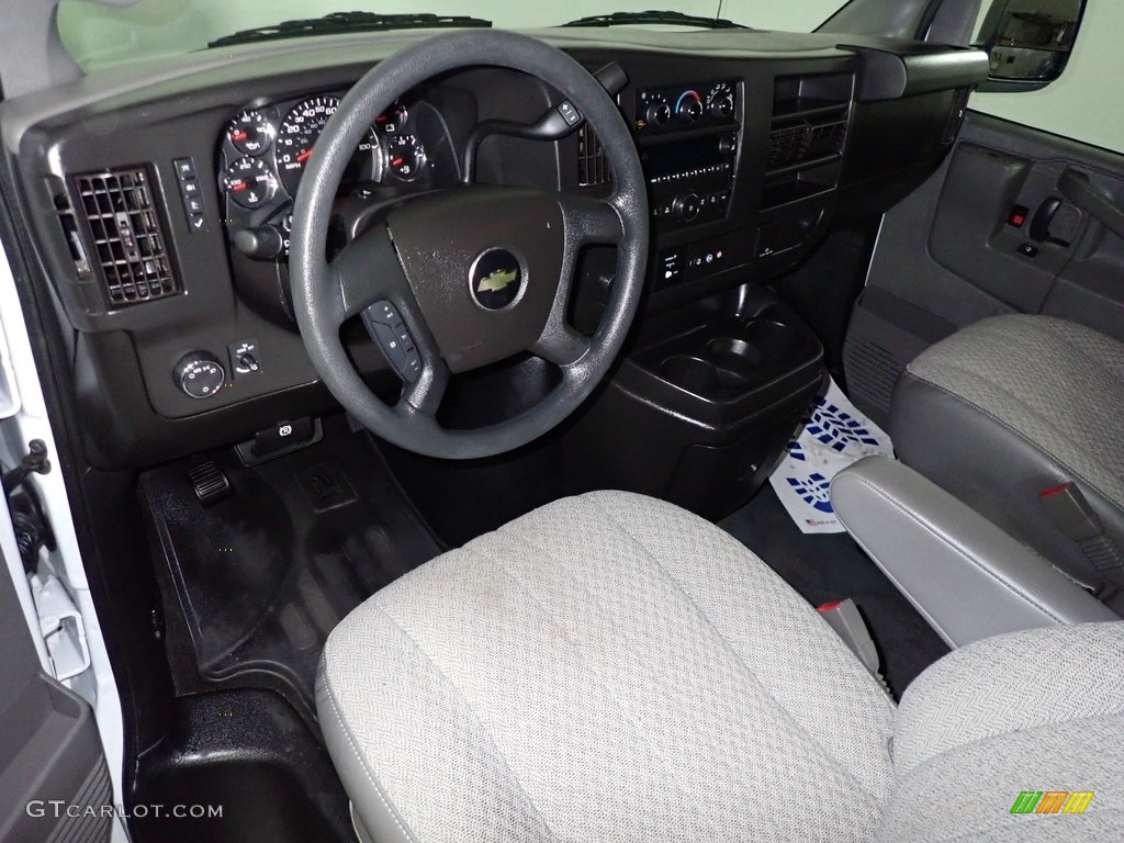 Medium Pewter Interior 2018 Chevrolet Express 3500 Passenger LT Photo #139884303
