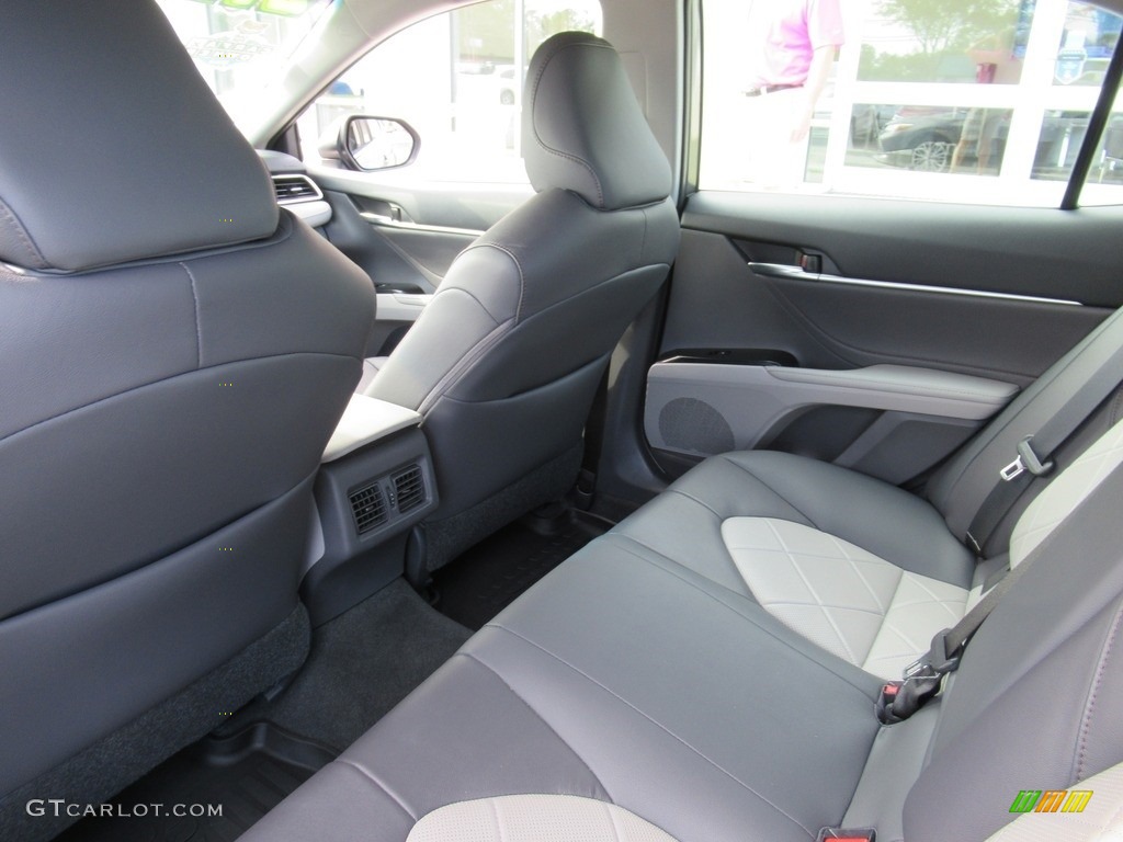 2018 Camry XLE - Predawn Gray Mica / Ash photo #11