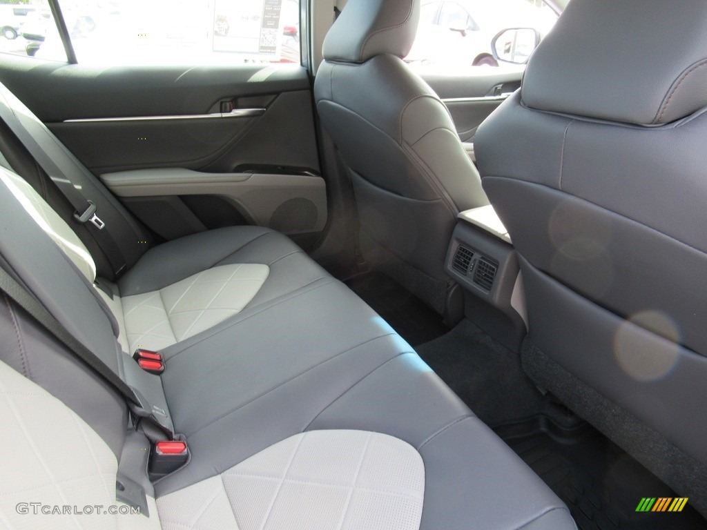 2018 Camry XLE - Predawn Gray Mica / Ash photo #13