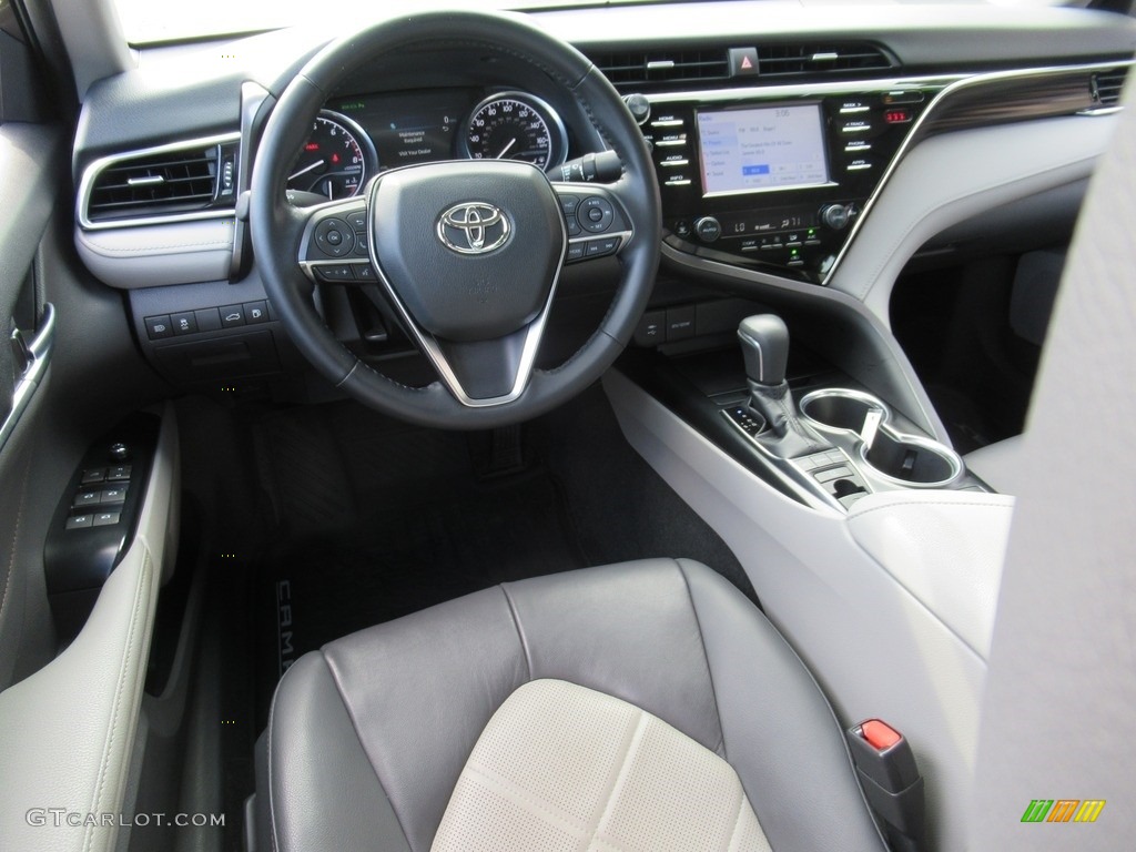 2018 Camry XLE - Predawn Gray Mica / Ash photo #14