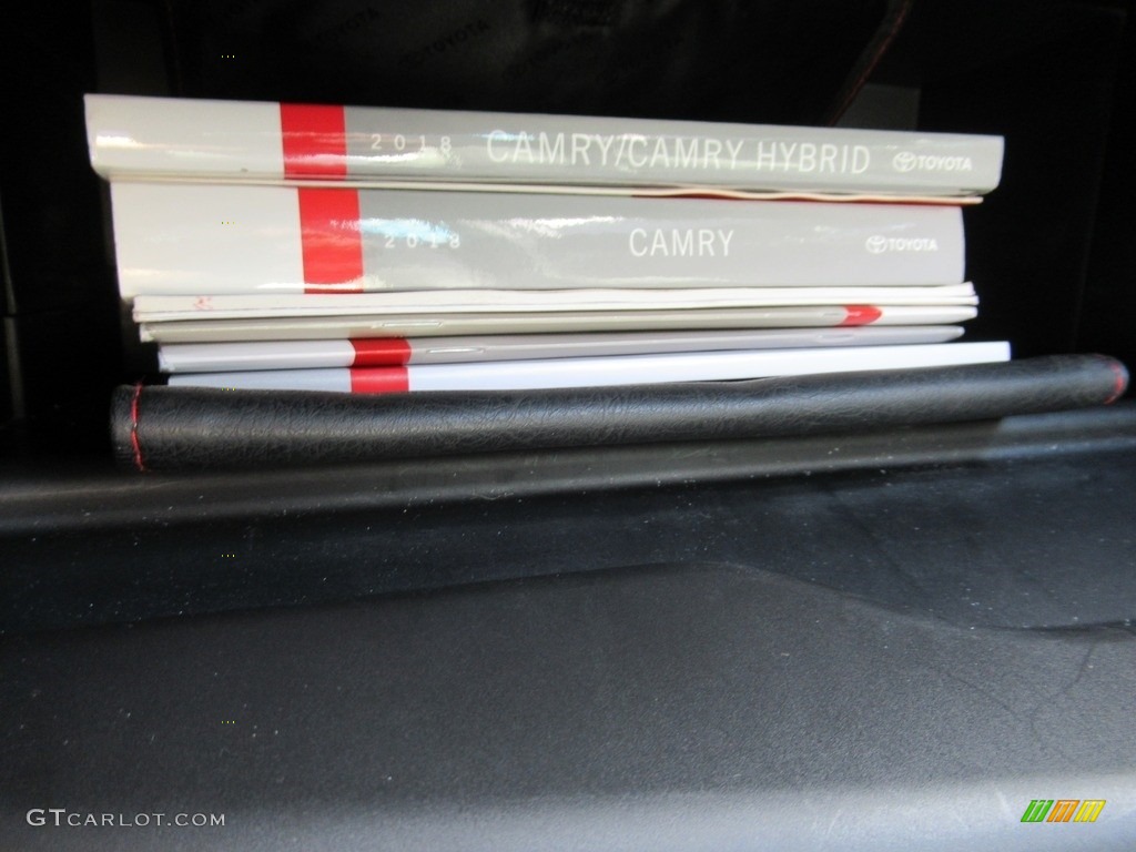 2018 Camry XLE - Predawn Gray Mica / Ash photo #19