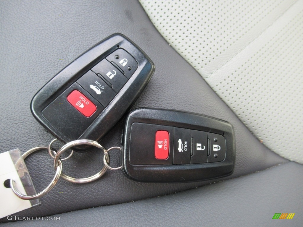 2018 Camry XLE - Predawn Gray Mica / Ash photo #20