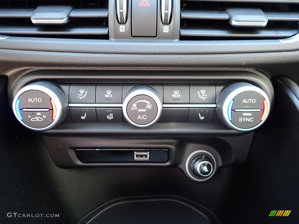 2020 Alfa Romeo Giulia Sport AWD Controls Photos