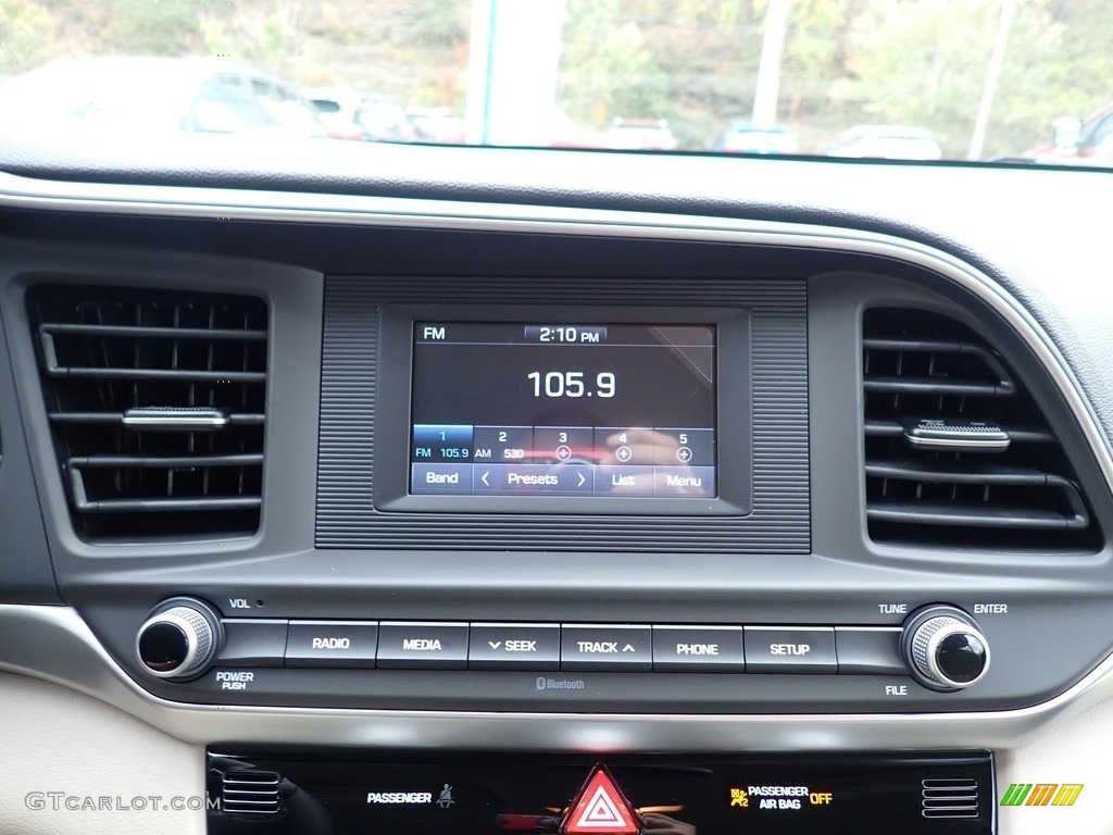 2020 Hyundai Elantra SE Controls Photo #139895157