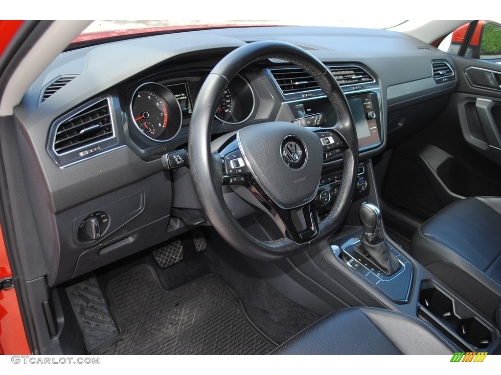 2018 Volkswagen Tiguan SE Titan Black Dashboard Photo #139907522