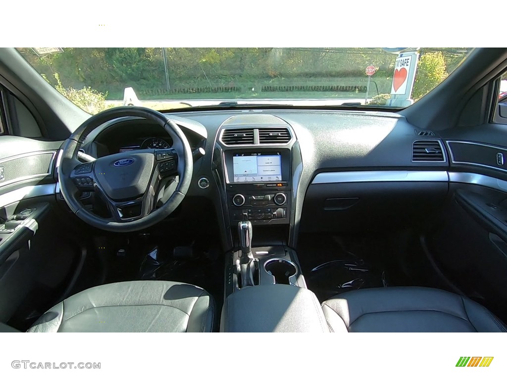 2017 Explorer XLT 4WD - Shadow Black / Ebony Black photo #20