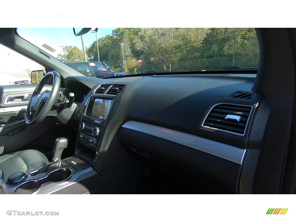 2017 Explorer XLT 4WD - Shadow Black / Ebony Black photo #27