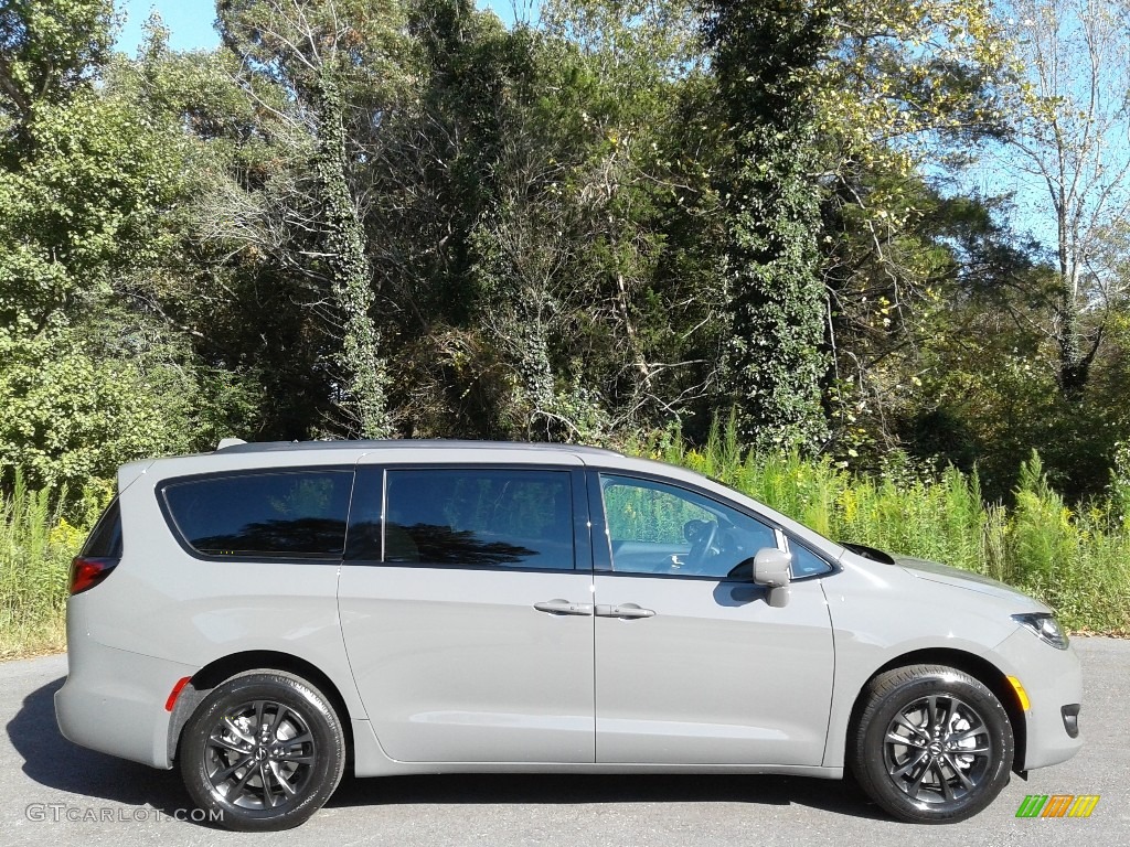 2020 Pacifica Launch Edition AWD - Ceramic Grey / Black photo #5